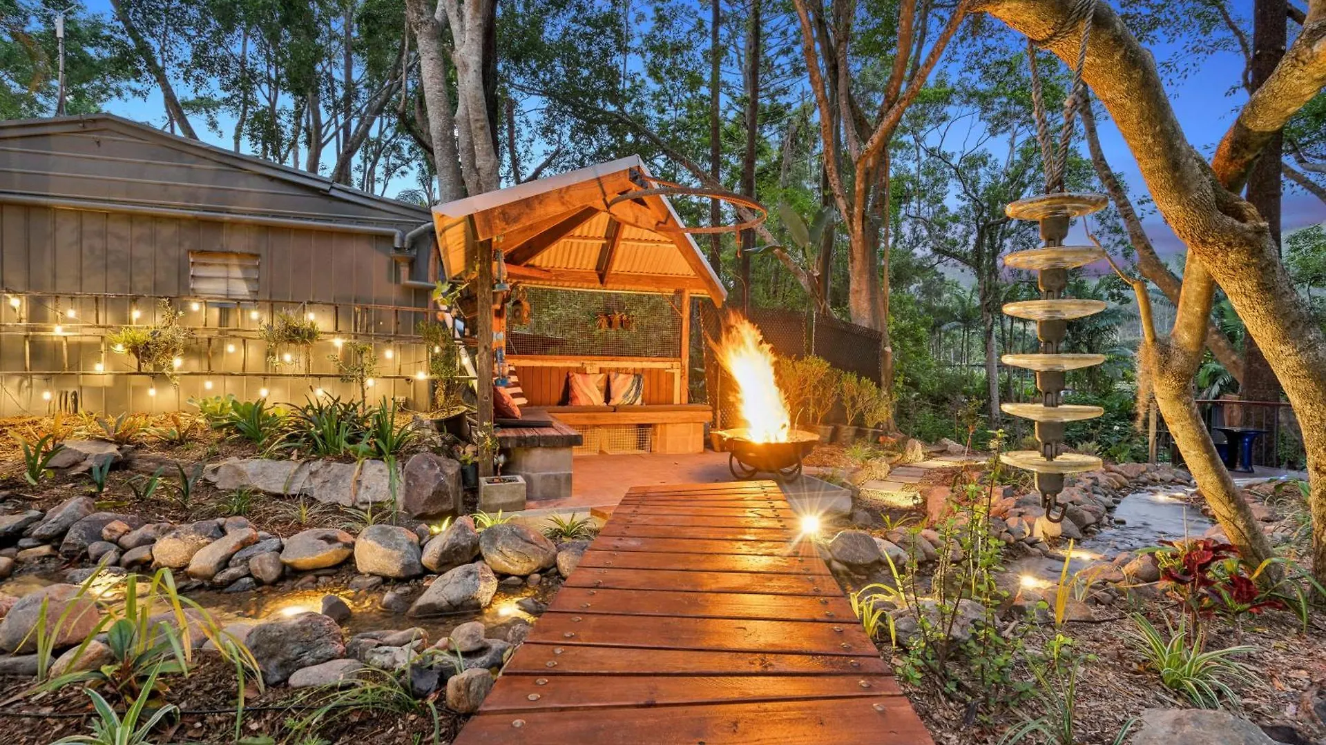 Cockatoo Cottage Creekside Retreat Near Theme Parks And Mount Tamborine Wongawallan Semesterbostad