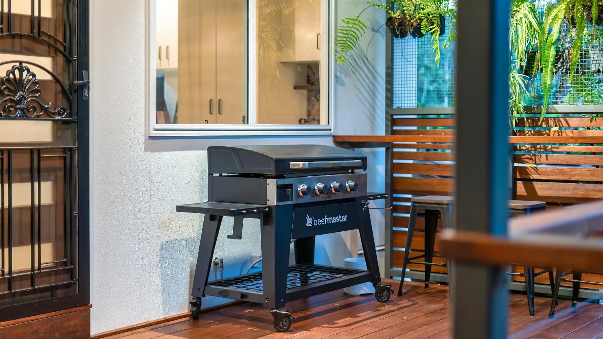 Cockatoo Cottage Creekside Retreat Near Theme Parks And Mount Tamborine Wongawallan Semesterbostad
