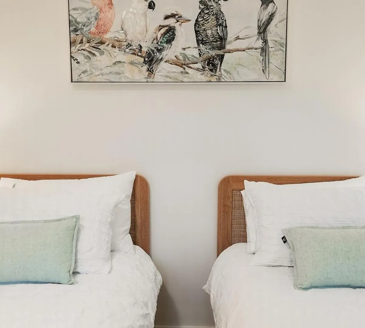 Cockatoo Cottage Creekside Retreat Near Theme Parks And Mount Tamborine Wongawallan Australien