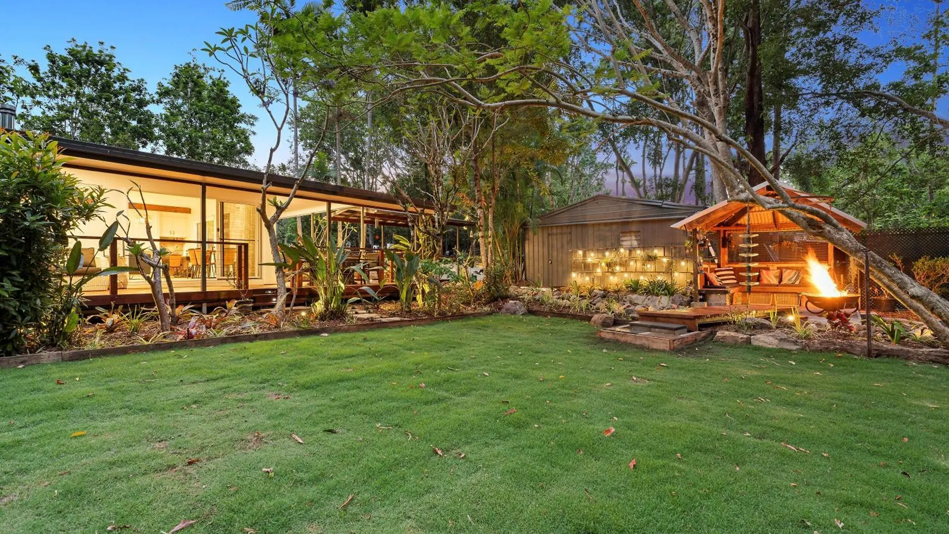 Cockatoo Cottage Creekside Retreat Near Theme Parks And Mount Tamborine Wongawallan Holiday home