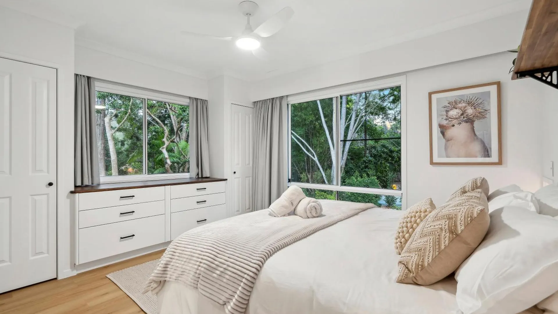 Cockatoo Cottage Creekside Retreat Near Theme Parks And Mount Tamborine Wongawallan
