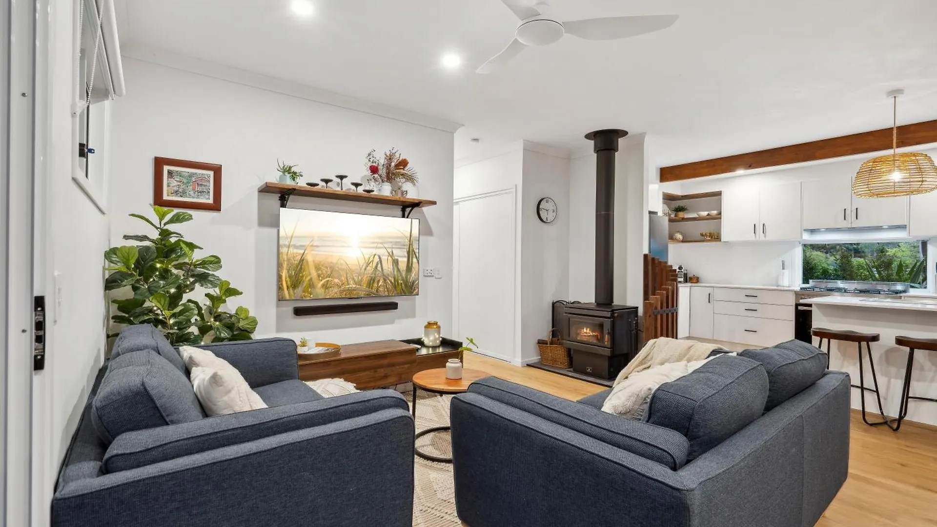 Holiday home Cockatoo Cottage Creekside Retreat Near Theme Parks And Mount Tamborine Wongawallan