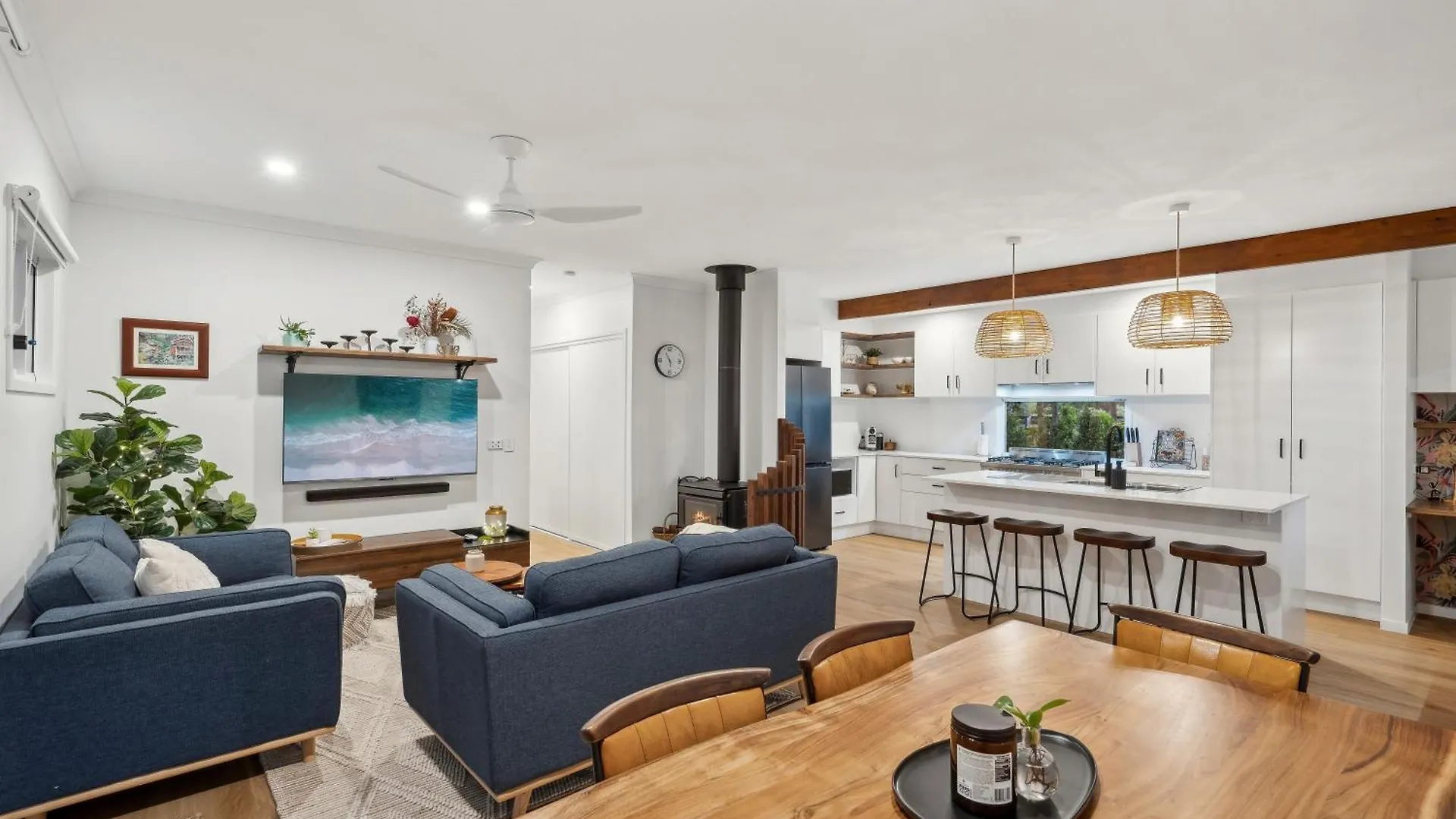 Cockatoo Cottage Creekside Retreat Near Theme Parks And Mount Tamborine Wongawallan