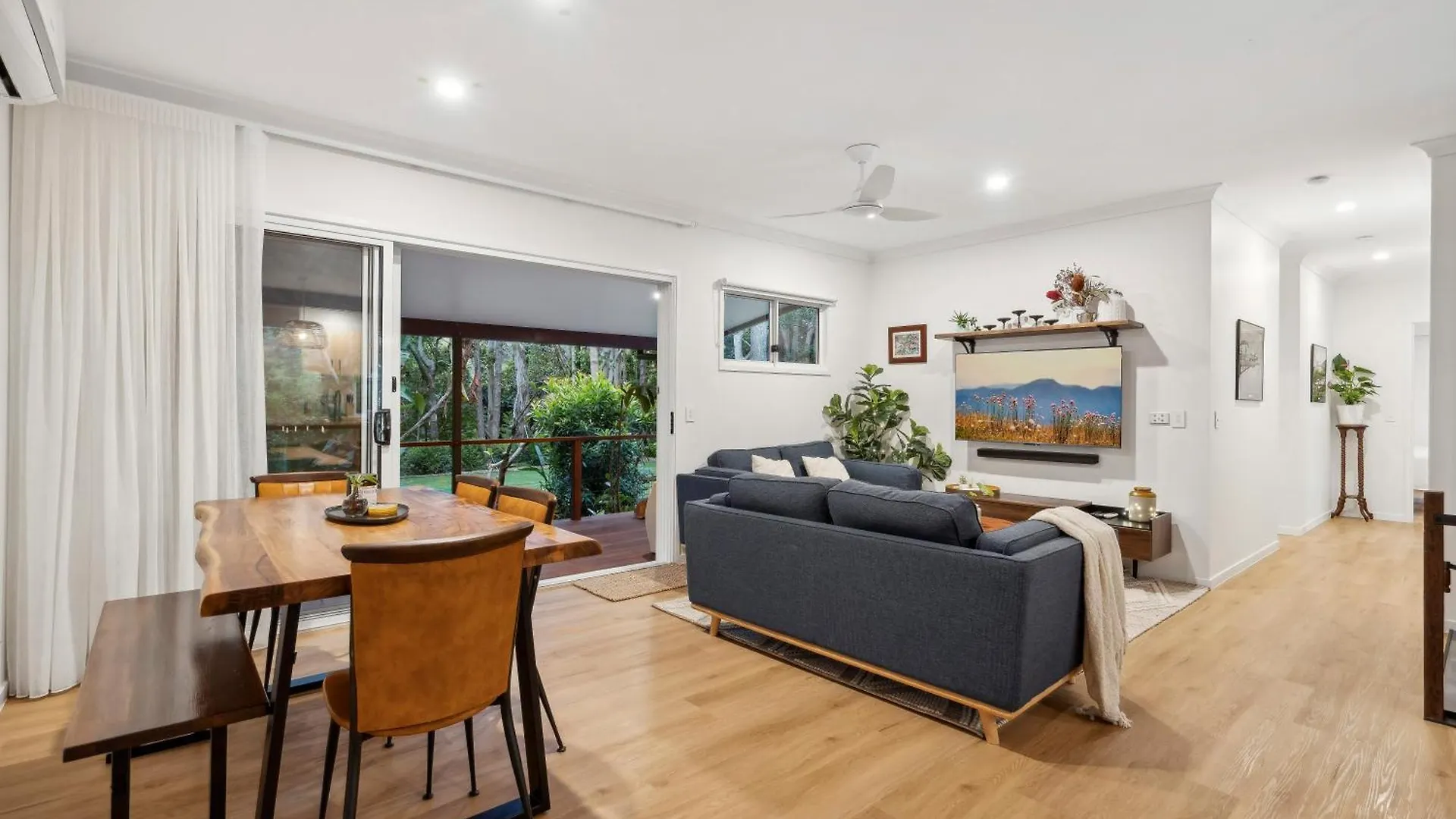 Holiday home Cockatoo Cottage Creekside Retreat Near Theme Parks And Mount Tamborine Wongawallan Australia