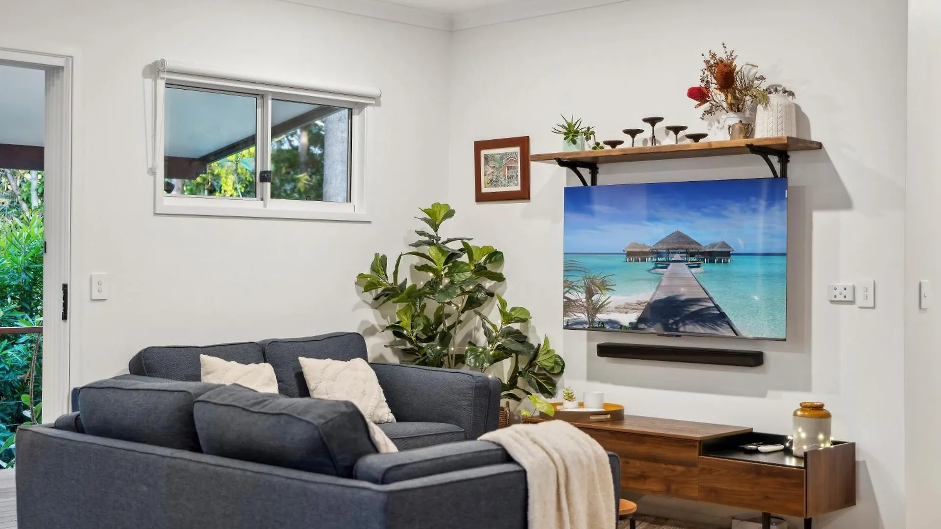 Cockatoo Cottage Creekside Retreat Near Theme Parks And Mount Tamborine Wongawallan Australia