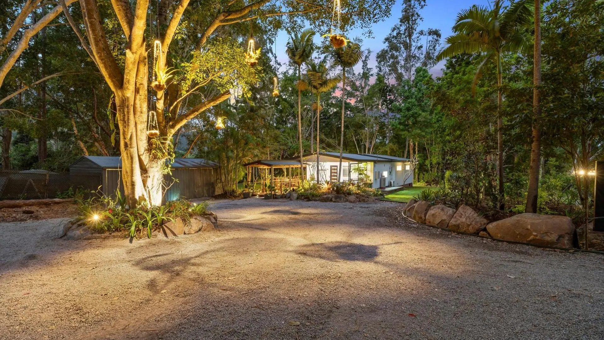 Holiday home Cockatoo Cottage Creekside Retreat Near Theme Parks And Mount Tamborine Wongawallan