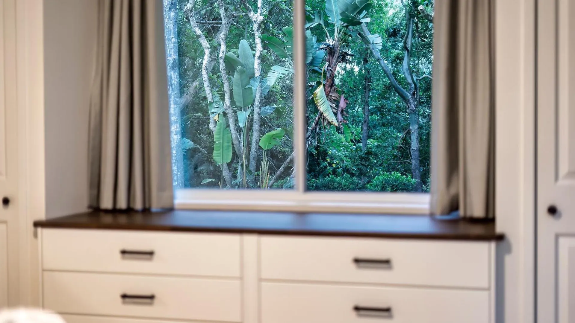 Cockatoo Cottage Creekside Retreat Near Theme Parks And Mount Tamborine Wongawallan