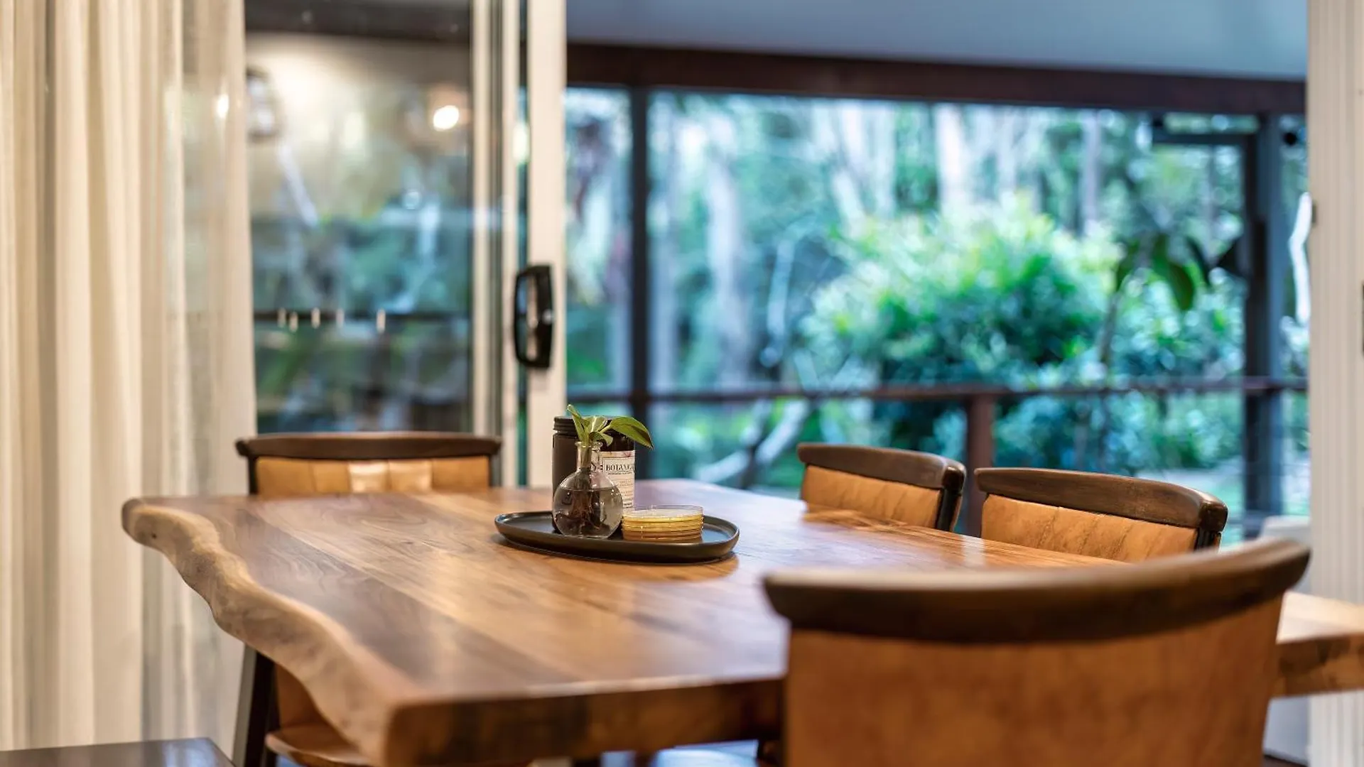 Holiday home Cockatoo Cottage Creekside Retreat Near Theme Parks And Mount Tamborine Wongawallan